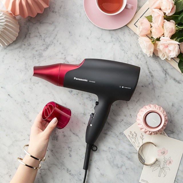 Alta qualità approvata dai professionisti dei capelli See more